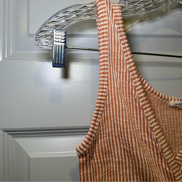 Caution to the Wind Orange Ribbed Knit V Neck Sleeveless Crop Top size L - Picture 5 of 8